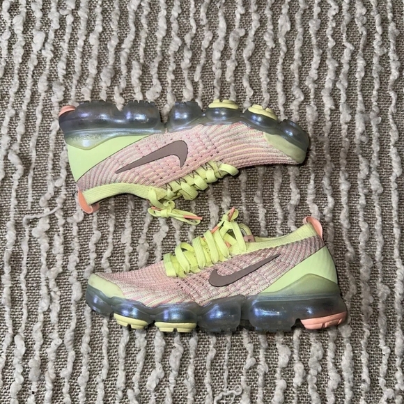 Nike Shoes - Womens vapormax size 8